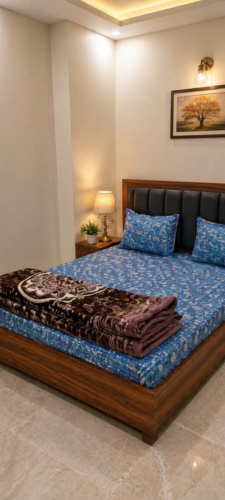 Deluxe Room — Shri Hari Nikunj Ashram